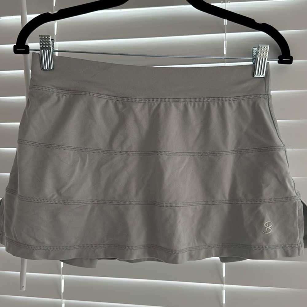 Sofibella Stone Size small tennis skirt